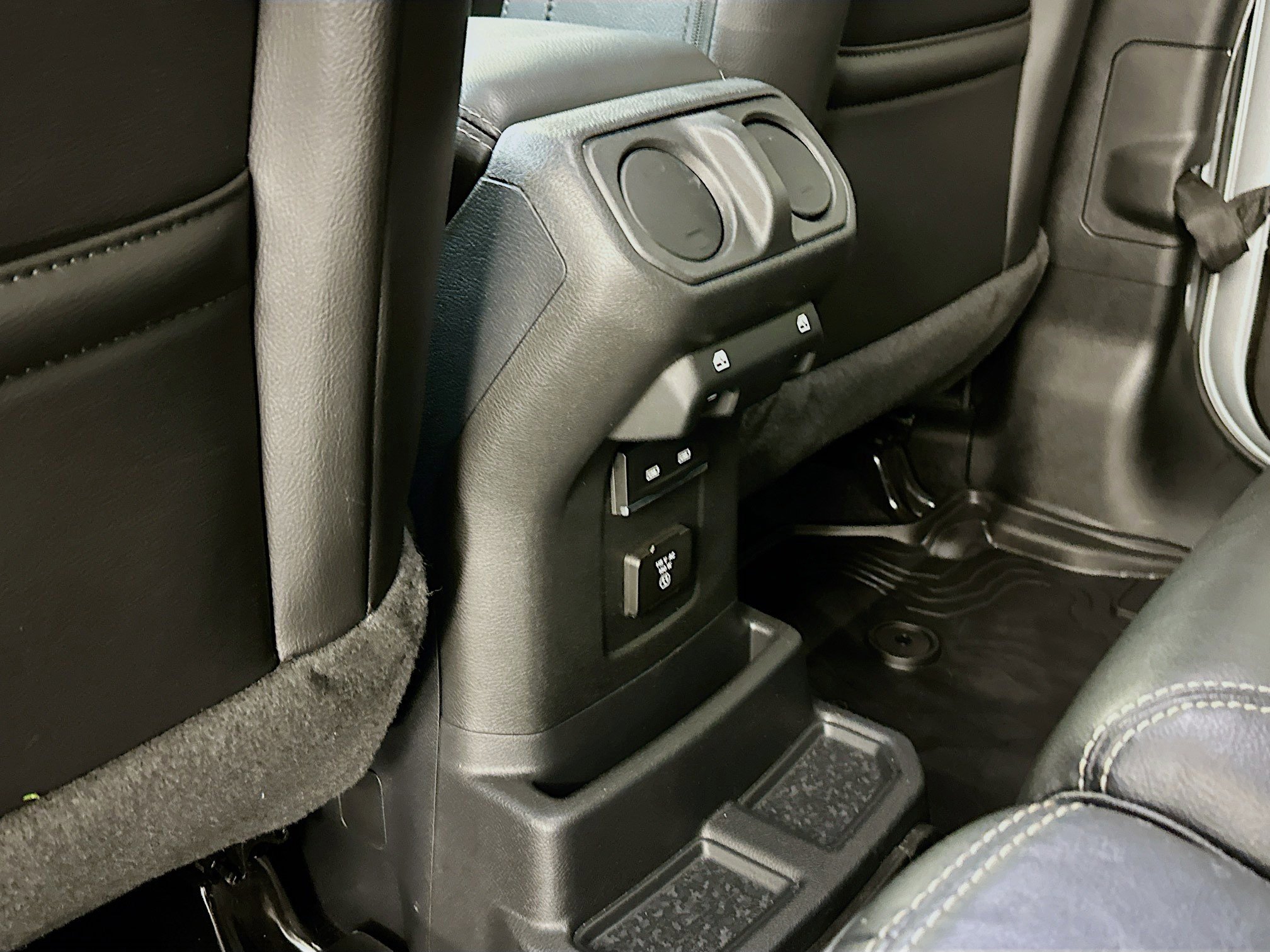 Used 2023 Jeep Wrangler Sahara w/ Cold Weather Group image 28