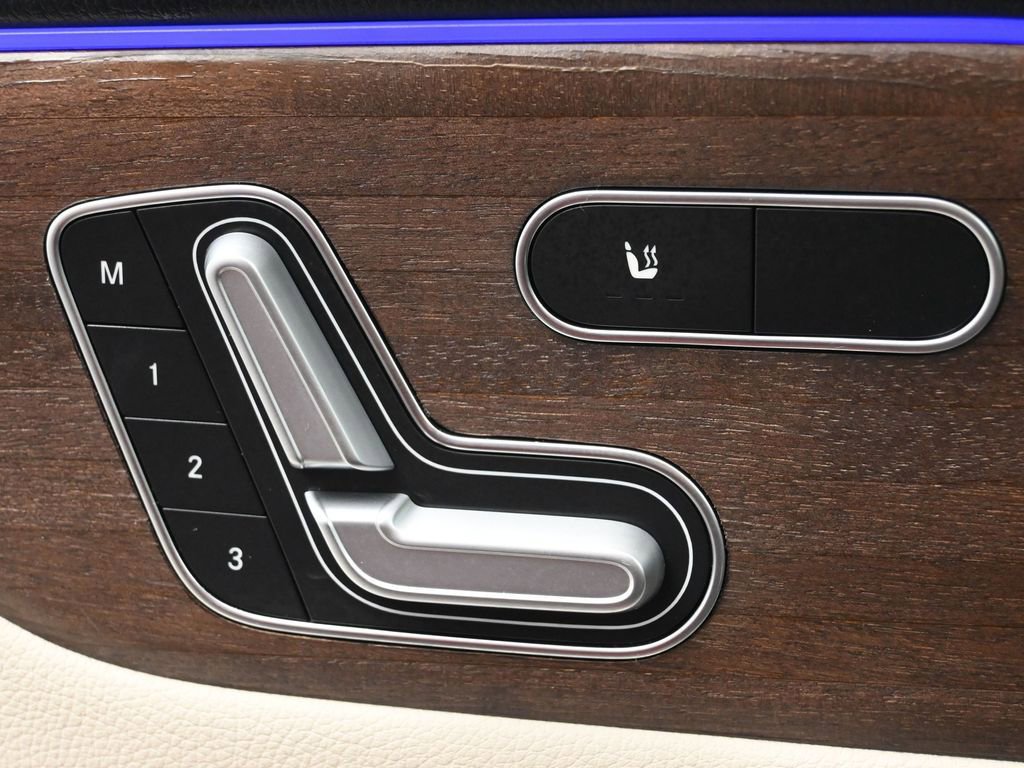 Used 2020 Mercedes-Benz GLB 250 w/ Premium Package image 34