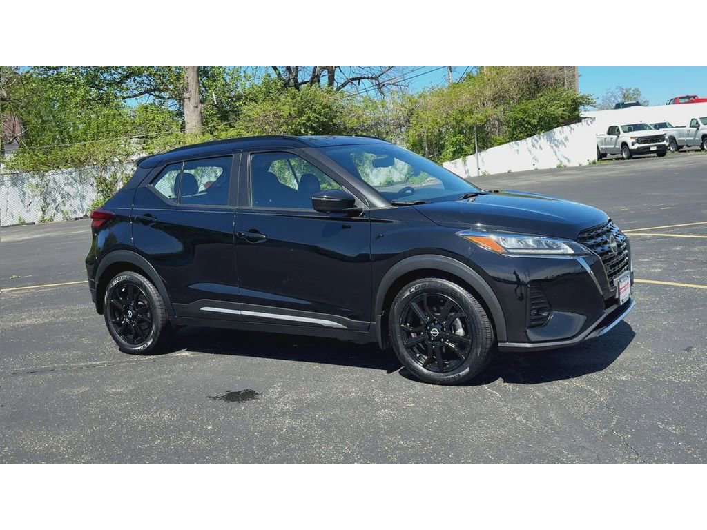 Used 2023 Nissan Kicks SR w/ Interior Electronics Package FWD image 2