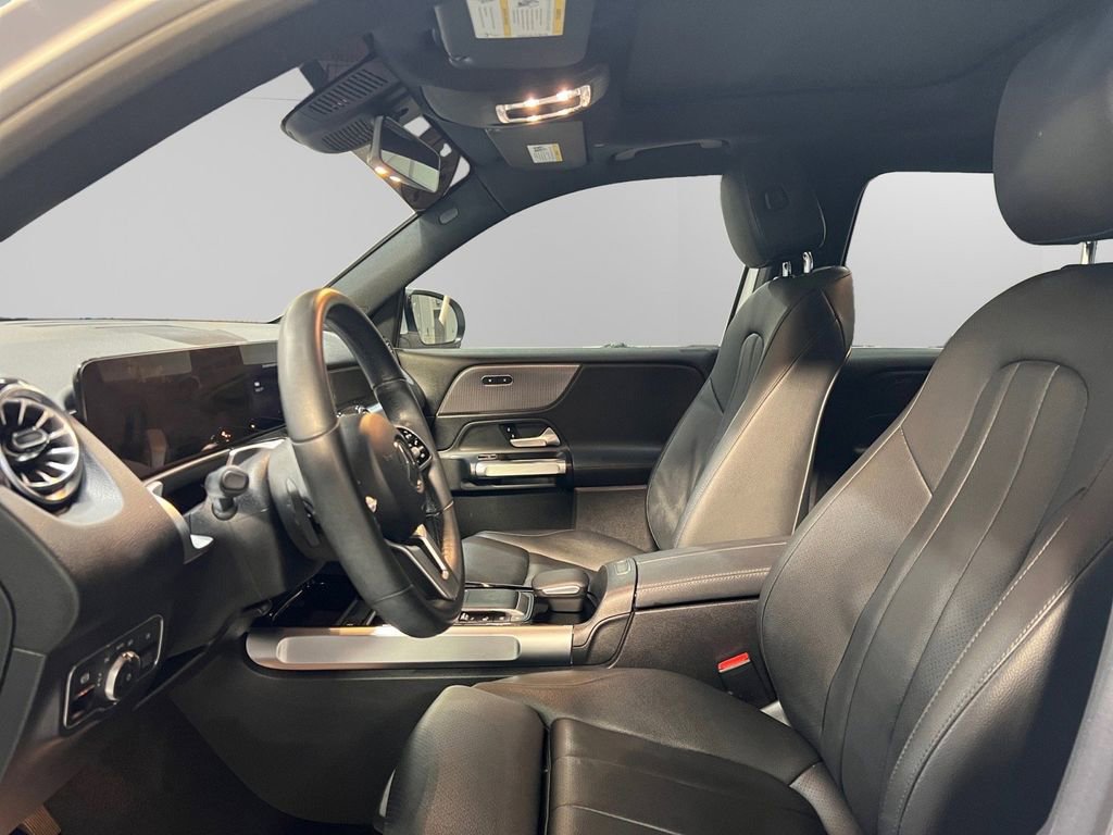 Used 2022 Mercedes-Benz EQB 300 4MATIC image 25