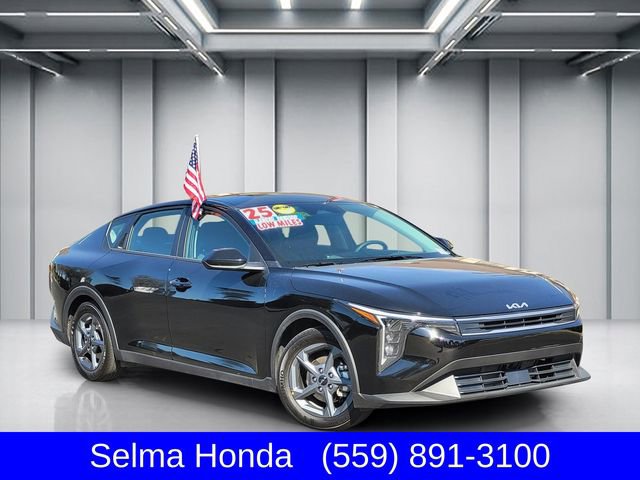 Used 2025 Kia K4 LXS image 1