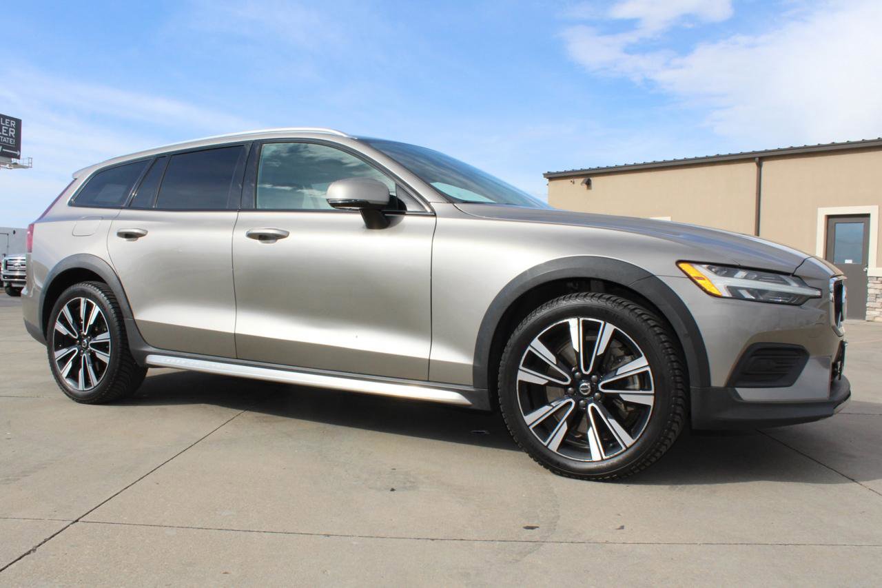Used 2020 Volvo V60 T5 Cross Country image 65