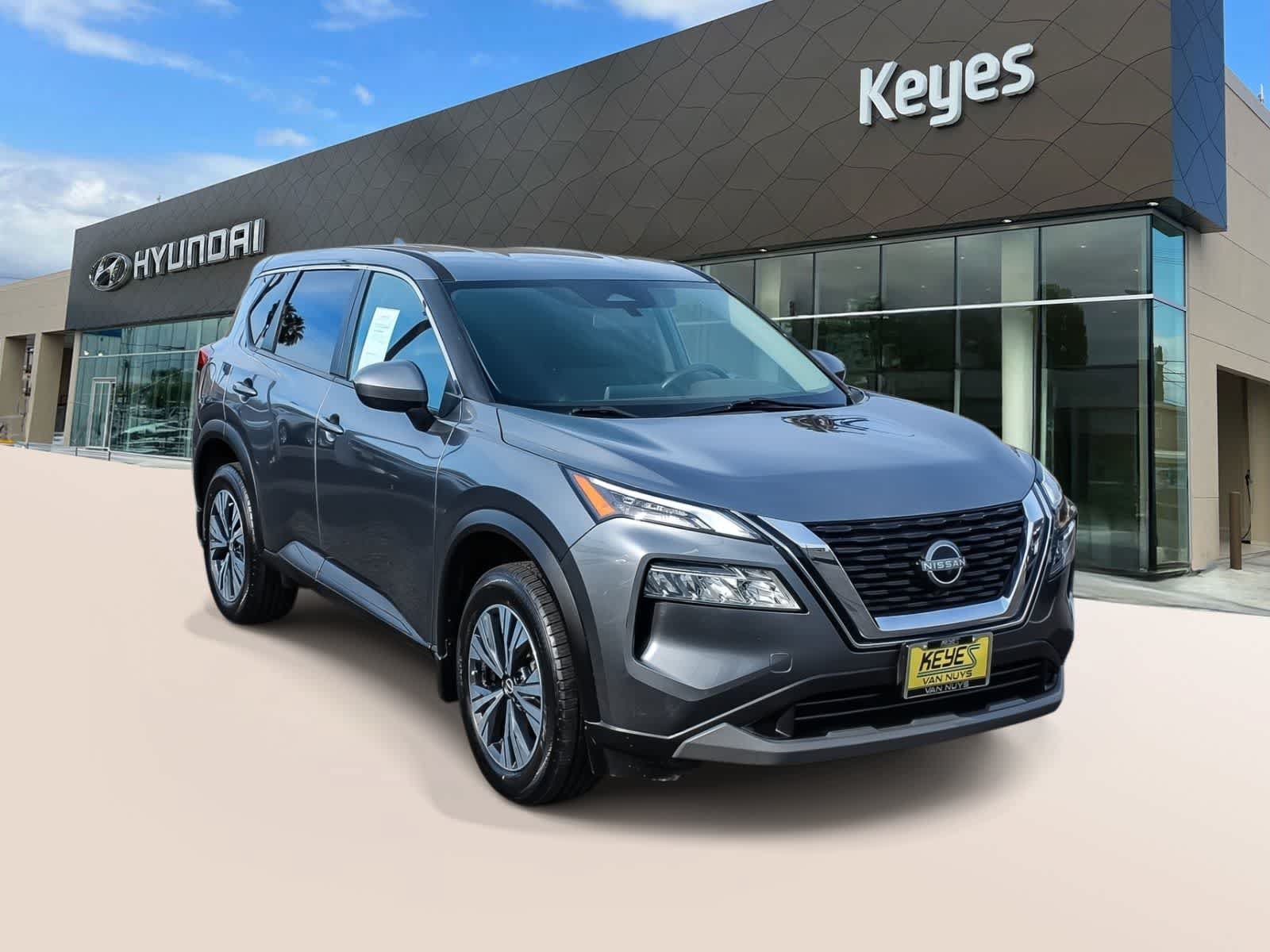 Used 2023 Nissan Rogue SV FWD image 3