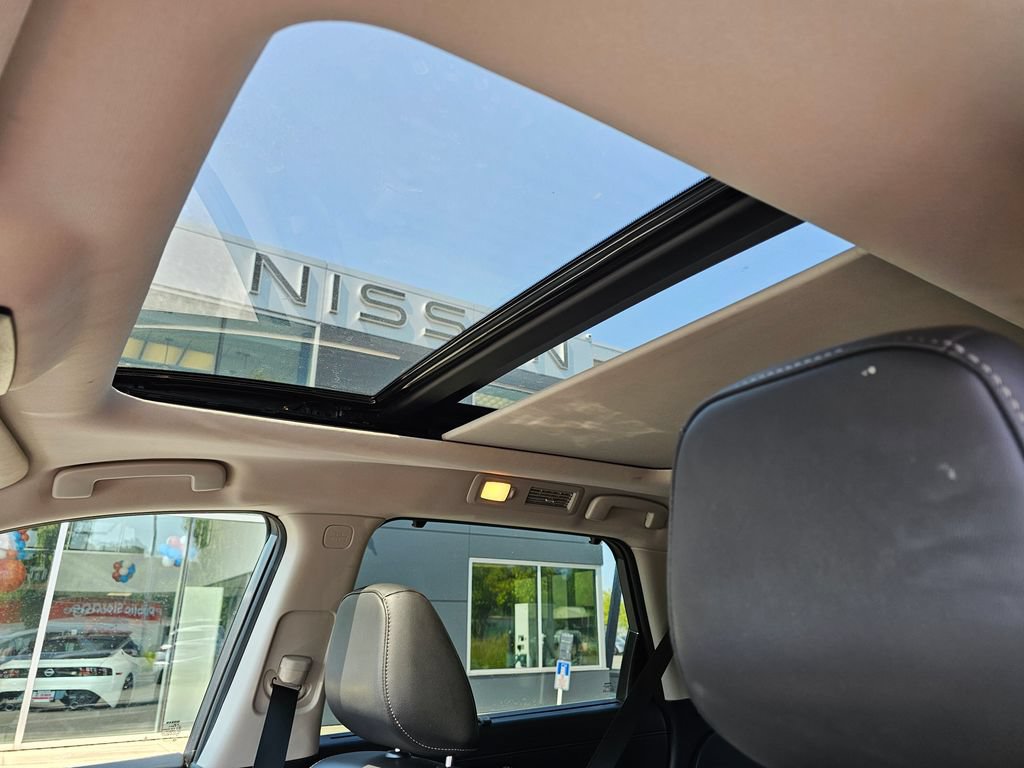 Used 2025 Nissan Pathfinder SL w/ SL Premium Package AWD/4WD image 25