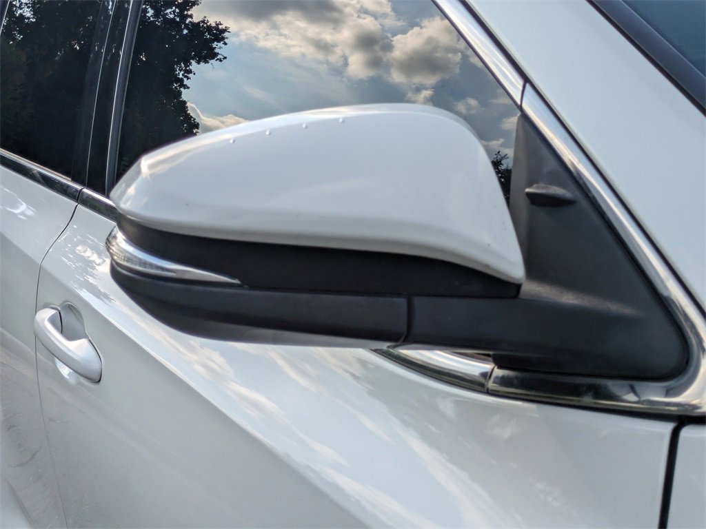 Used 2019 Toyota Highlander LE image 12