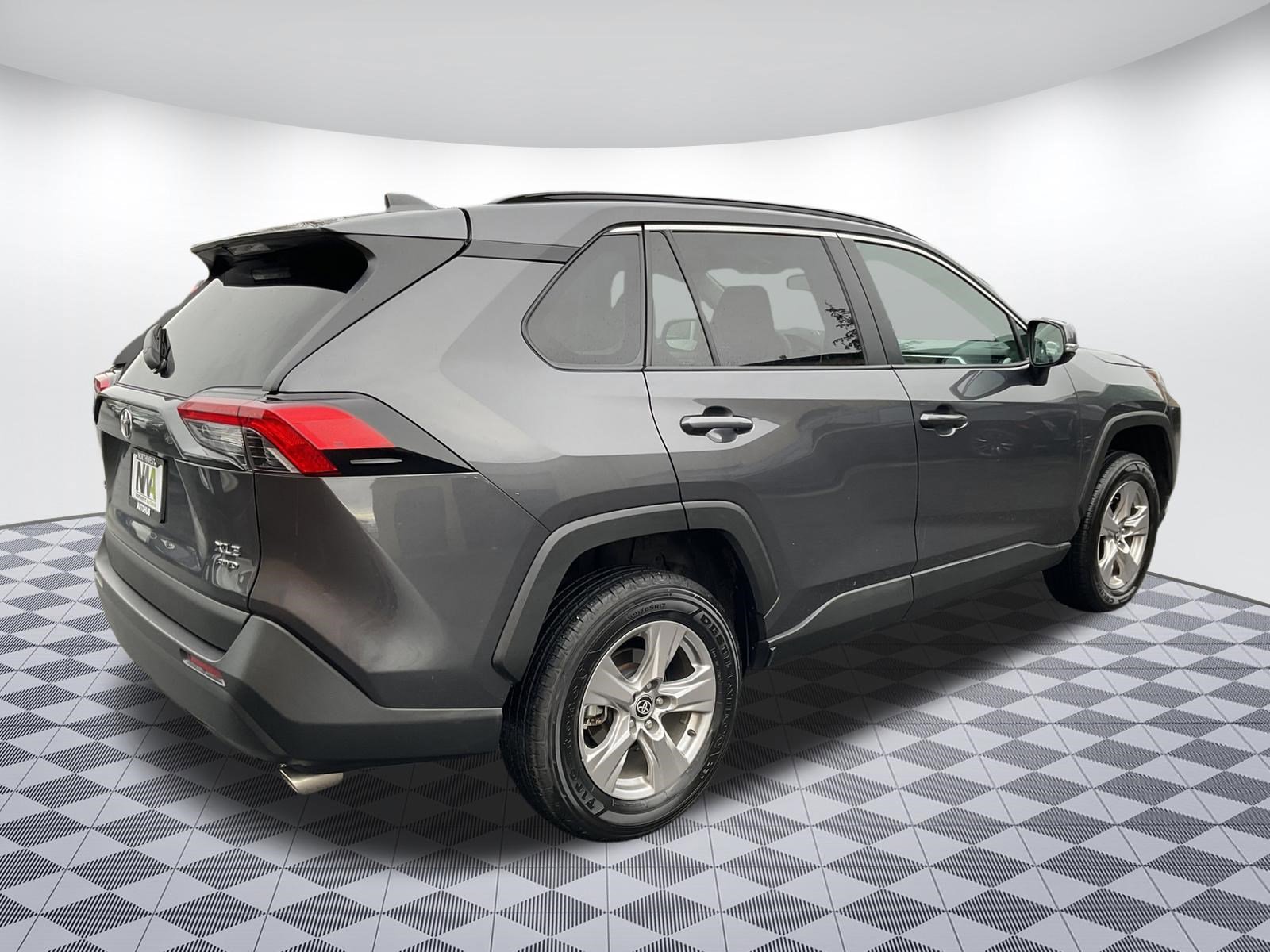 Used 2025 Toyota RAV4 XLE AWD/4WD image 3