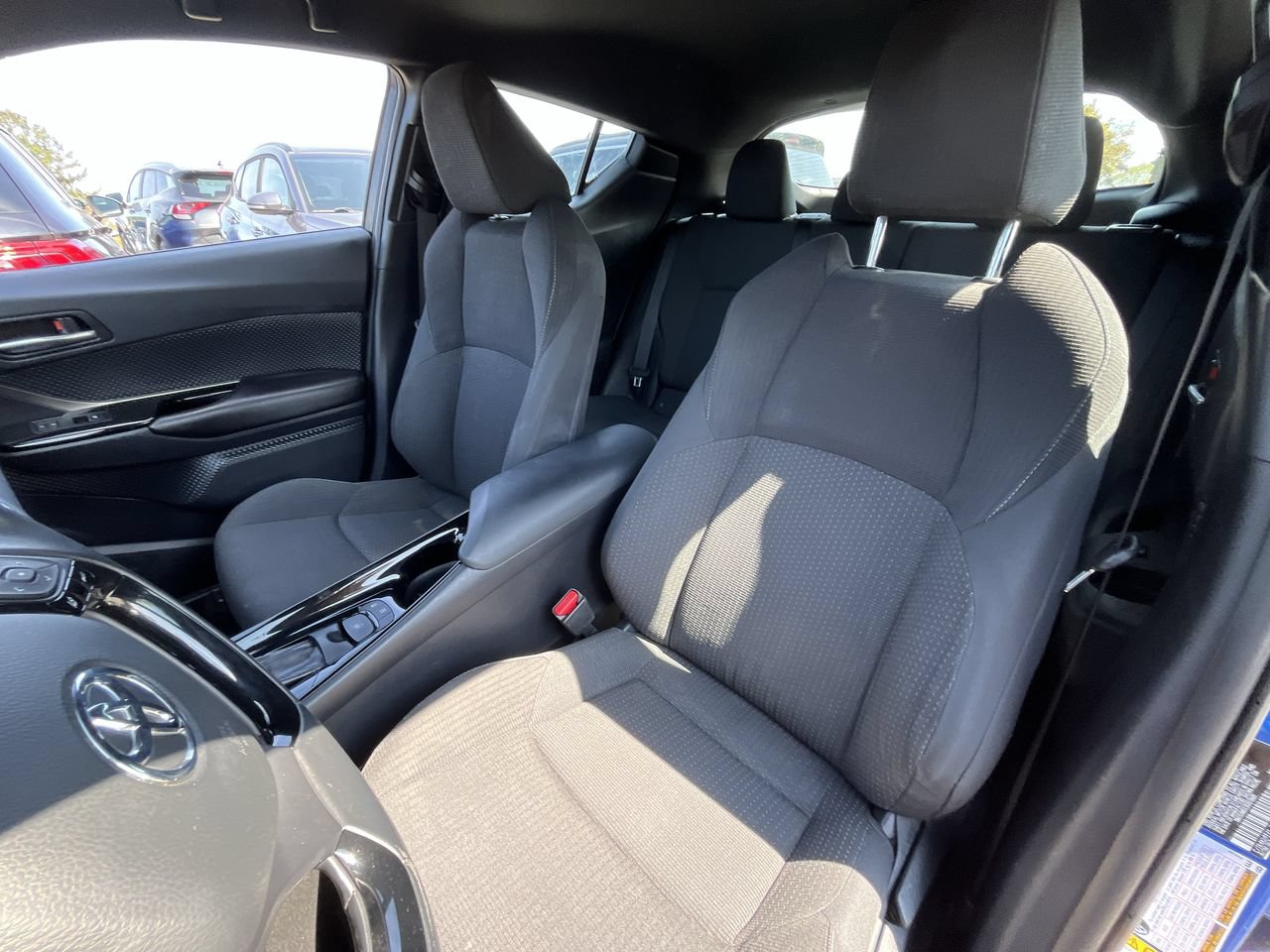 Used 2019 Toyota C-HR XLE FWD image 4