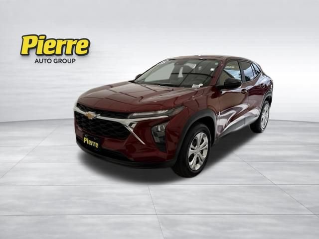 Used 2025 Chevrolet Trax LS w/ Driver Confidence Package FWD image 1
