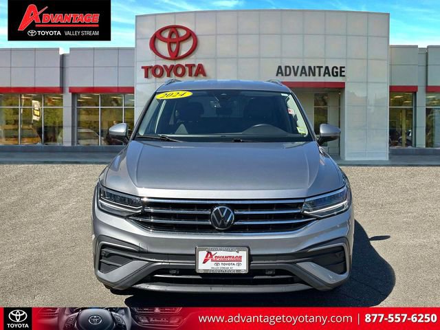 Used 2024 Volkswagen Tiguan SE image 2