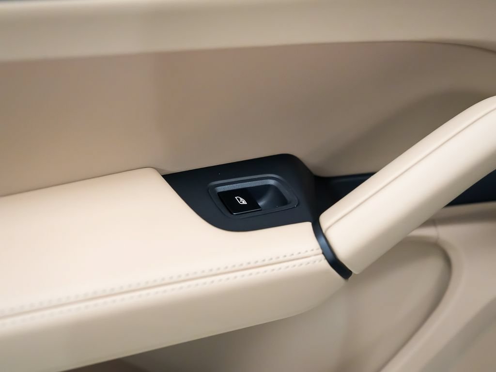 New 2026 Porsche Cayenne Coupe AWD/4WD image 16