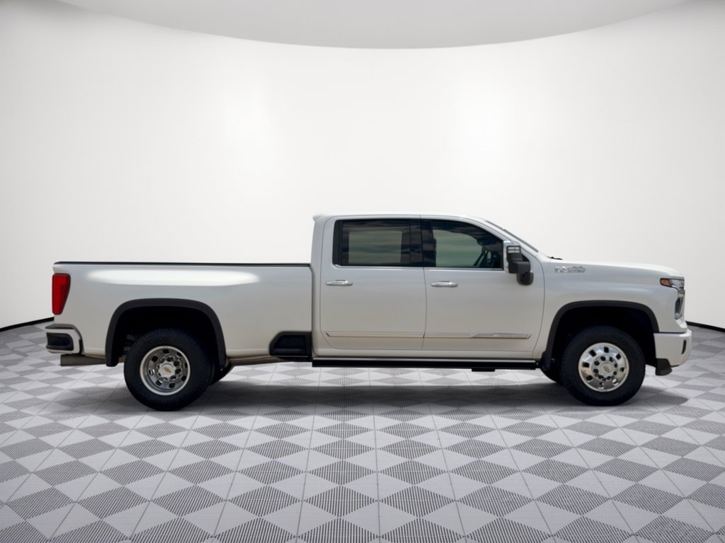 Used 2025 Chevrolet Silverado 3500 High Country w/ High Country Premium Package AWD/4WD image 8