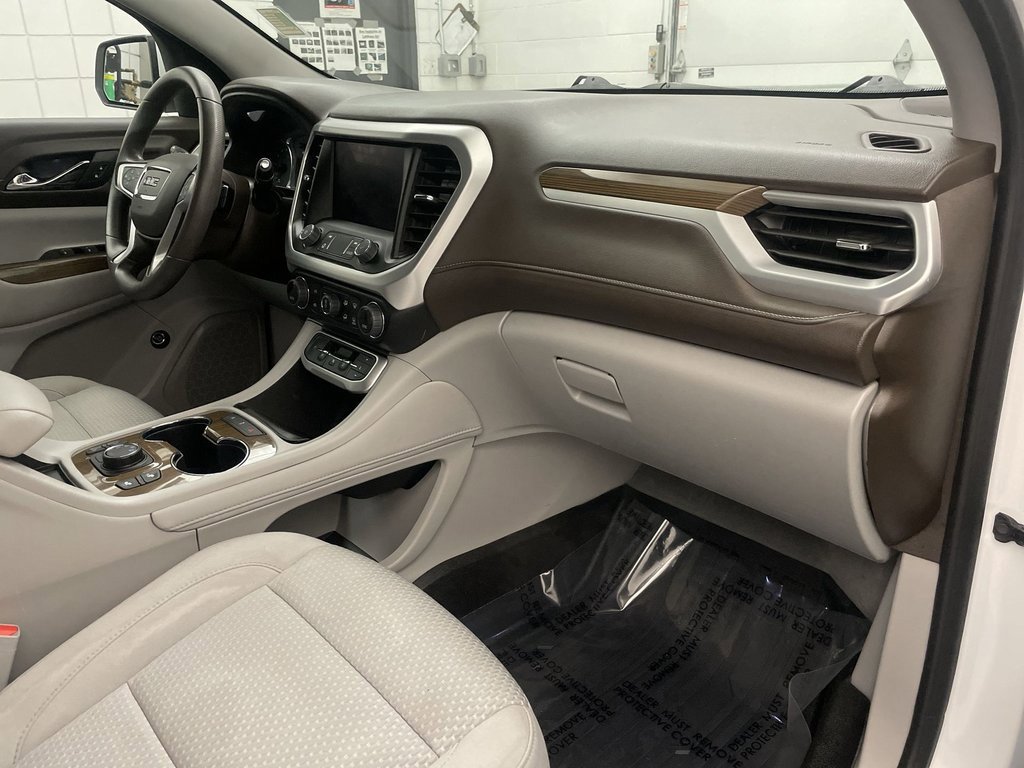 Used 2023 GMC Acadia SLE image 23