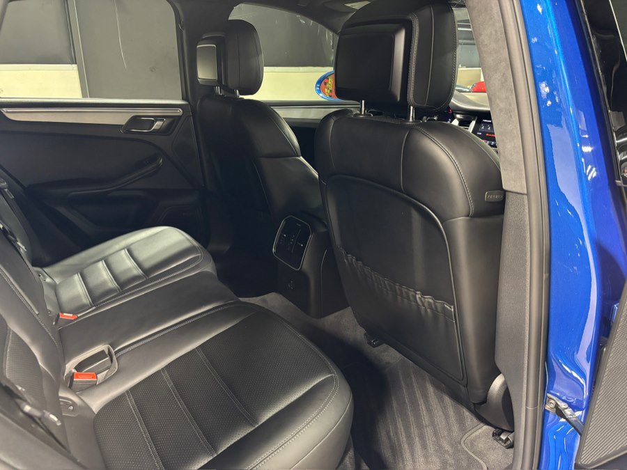 Used 2017 Porsche Macan Turbo AWD/4WD image 16