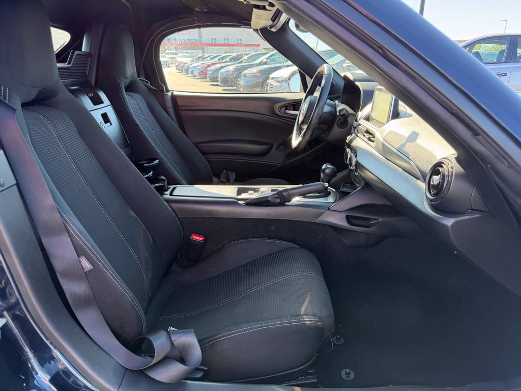 Used 2018 FIAT 124 Spider Classica w/ Technology & Siriusxm Group RWD image 10