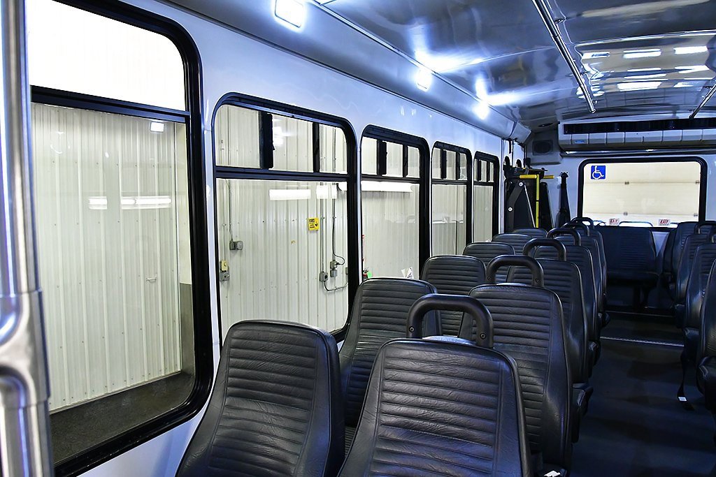 Used 2017 Ford F550 2WD Regular Cab Super Duty image 25