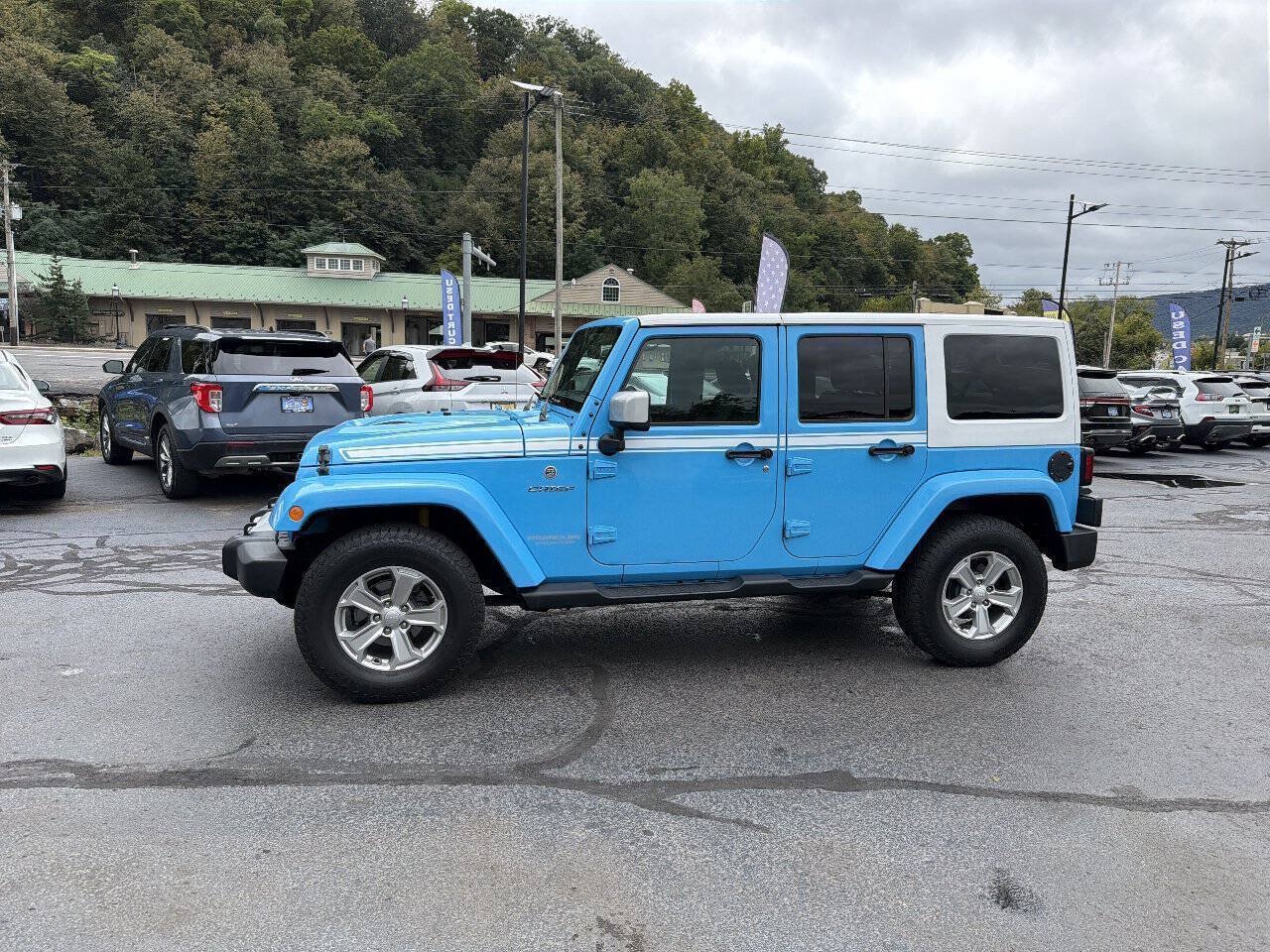 Used 2017 Jeep Wrangler Unlimited Sahara w/ Quick Order Package 24E Chief AWD/4WD image 5