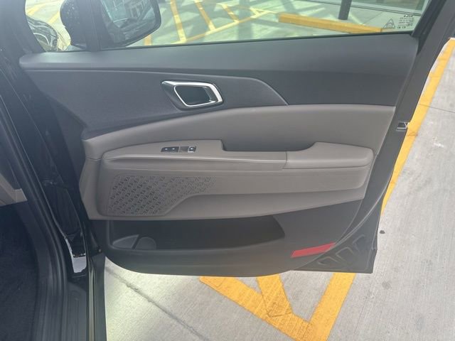 Used 2026 Kia Carnival EX image 32