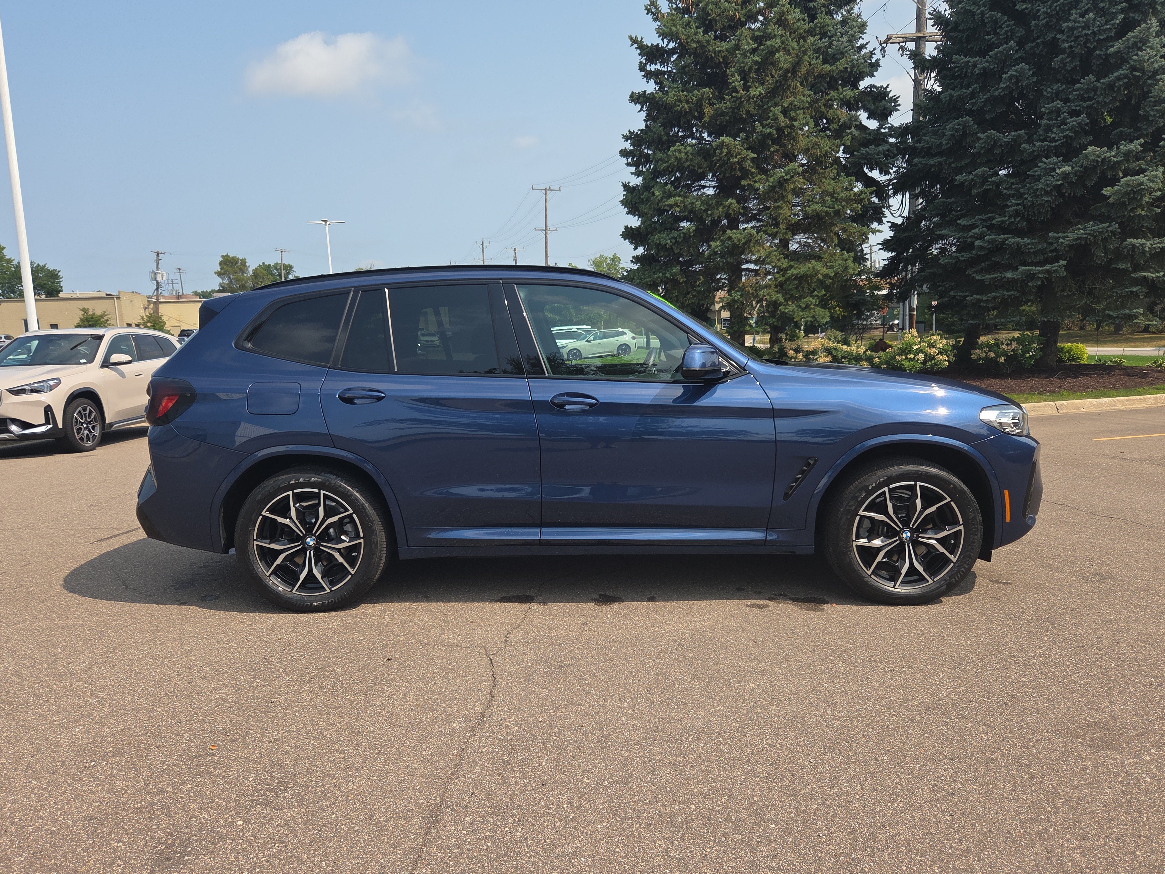 Certified 2023 BMW X3 xDrive30i w/ M Sport Package AWD/4WD image 5