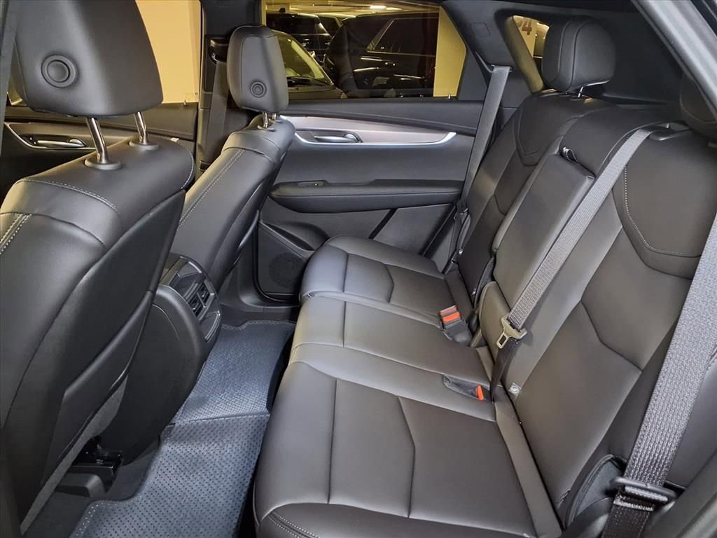 New 2026 Cadillac XT5 Luxury image 12