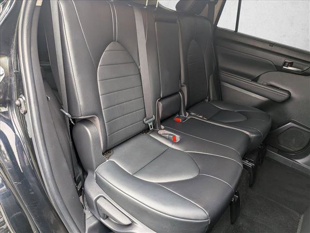 Used 2022 Toyota Highlander XLE image 22