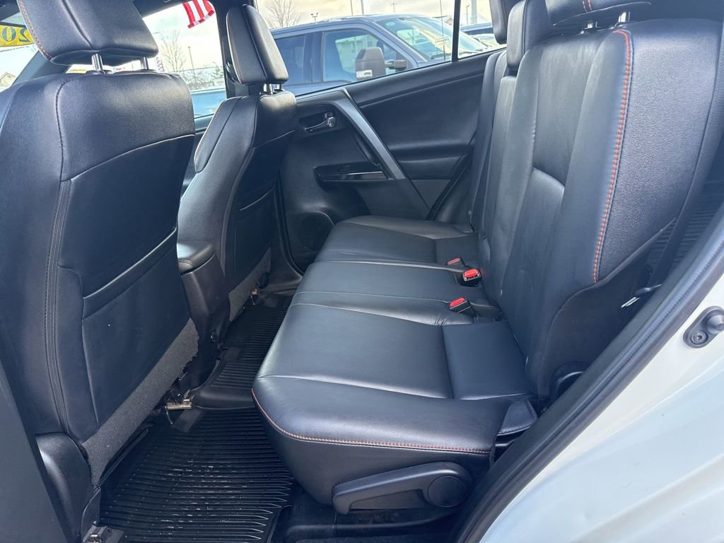 Used 2016 Toyota RAV4 SE image 58