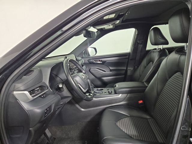 Used 2025 Toyota Highlander XSE AWD/4WD image 13