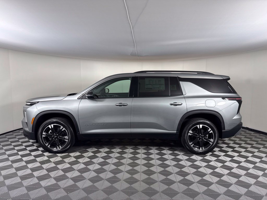 New 2027 Chevrolet Traverse LT FWD image 2