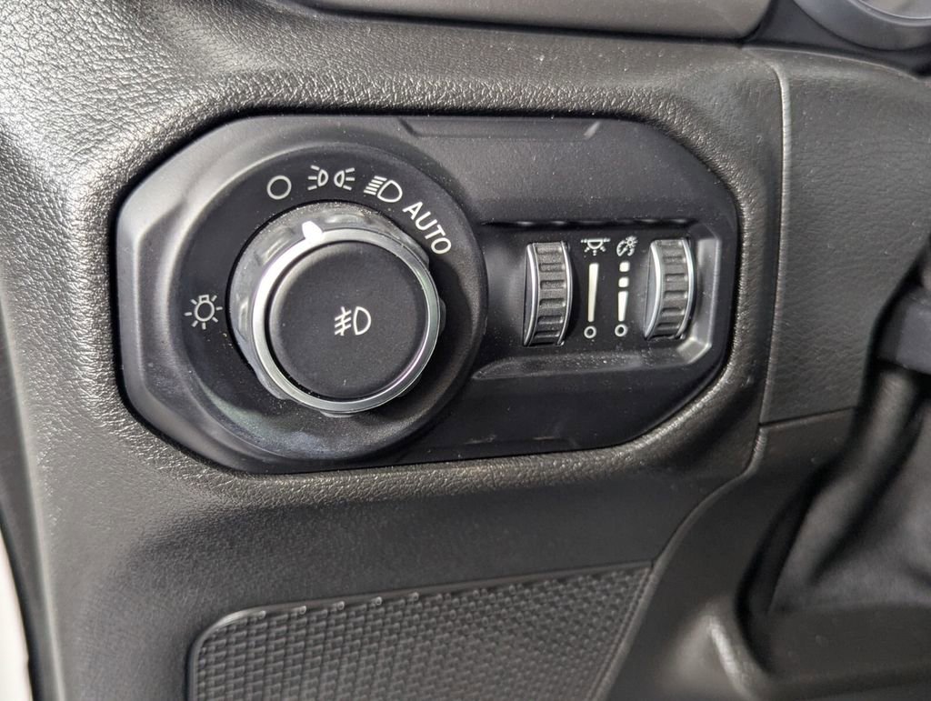 Used 2019 Jeep Wrangler Unlimited Sahara AWD/4WD image 15
