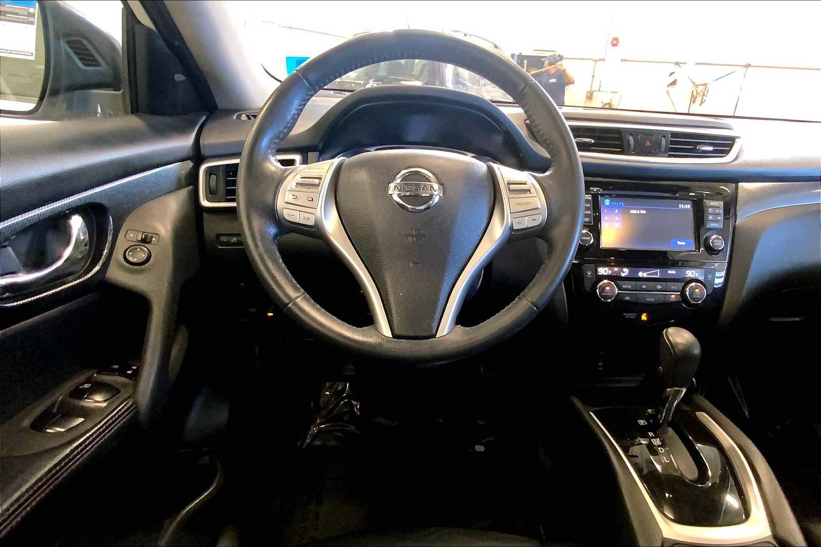 Used 2016 Nissan Rogue SL w/ SL Premium Package image 5