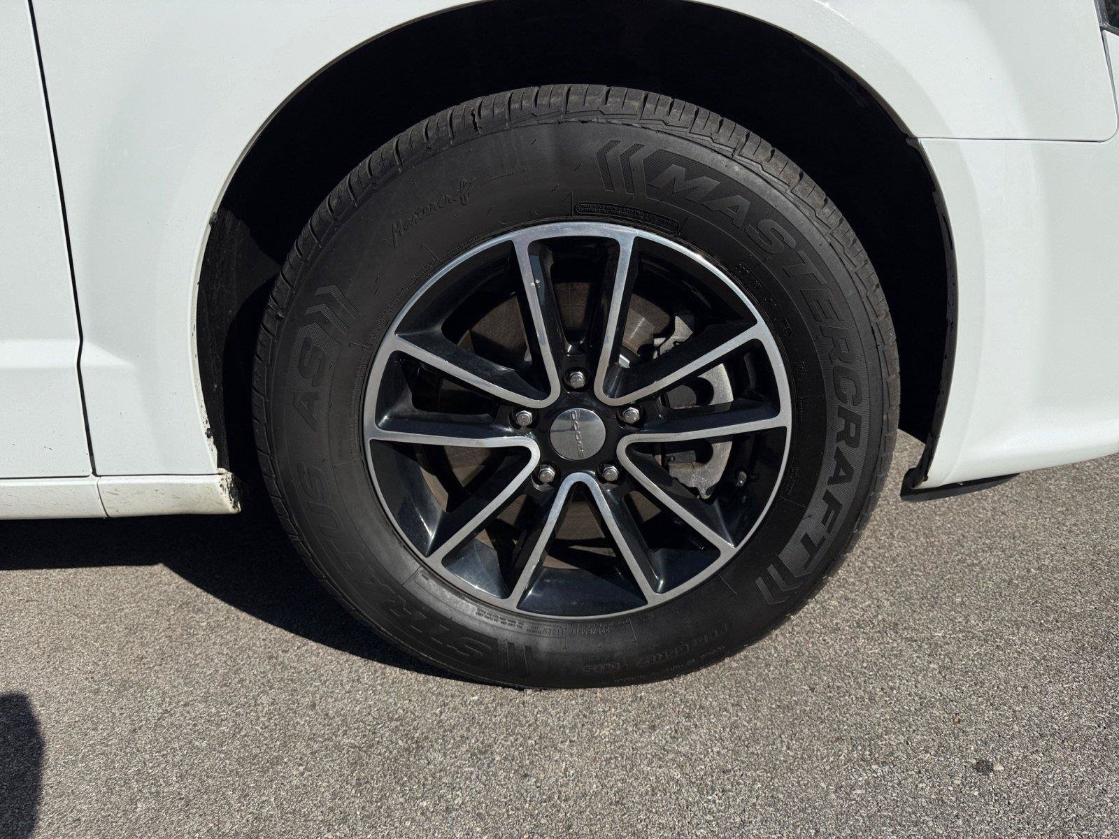 Used 2016 Dodge Grand Caravan SXT FWD image 30