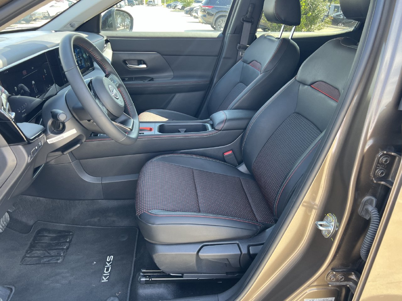 Certified 2026 Nissan Kicks SR FWD image 5