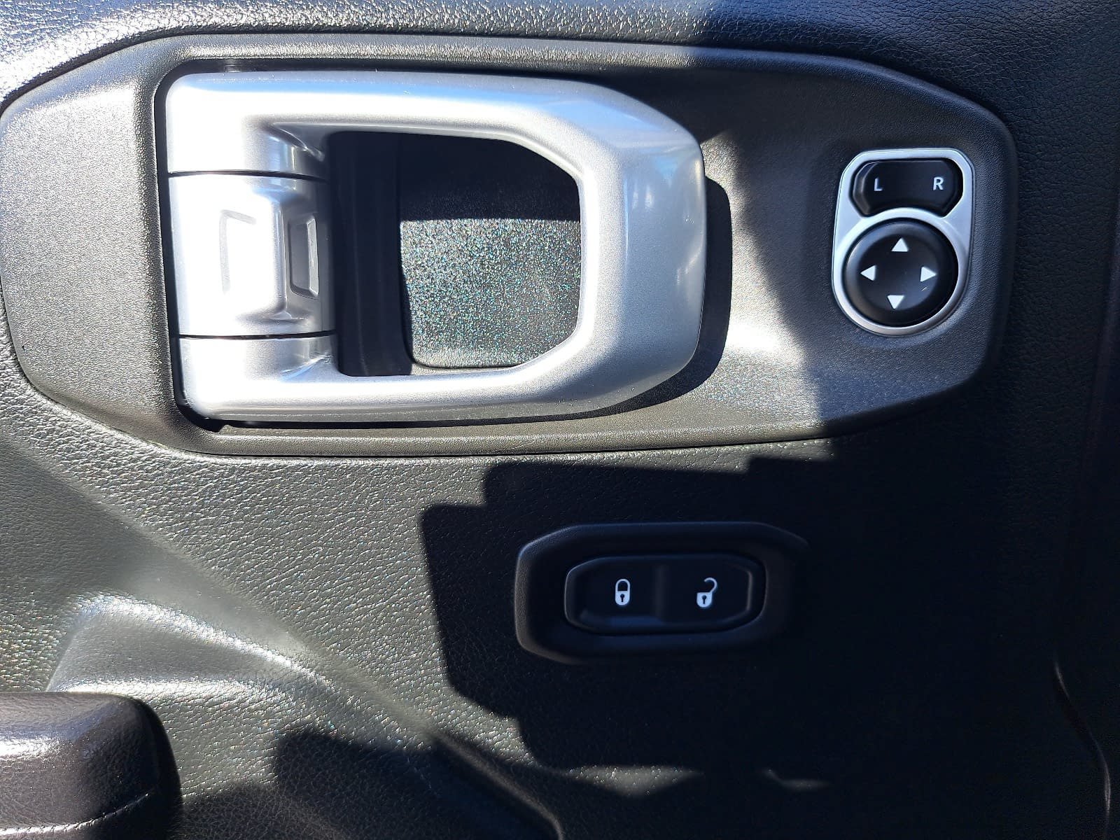 Used 2020 Jeep Wrangler Sport AWD/4WD image 29