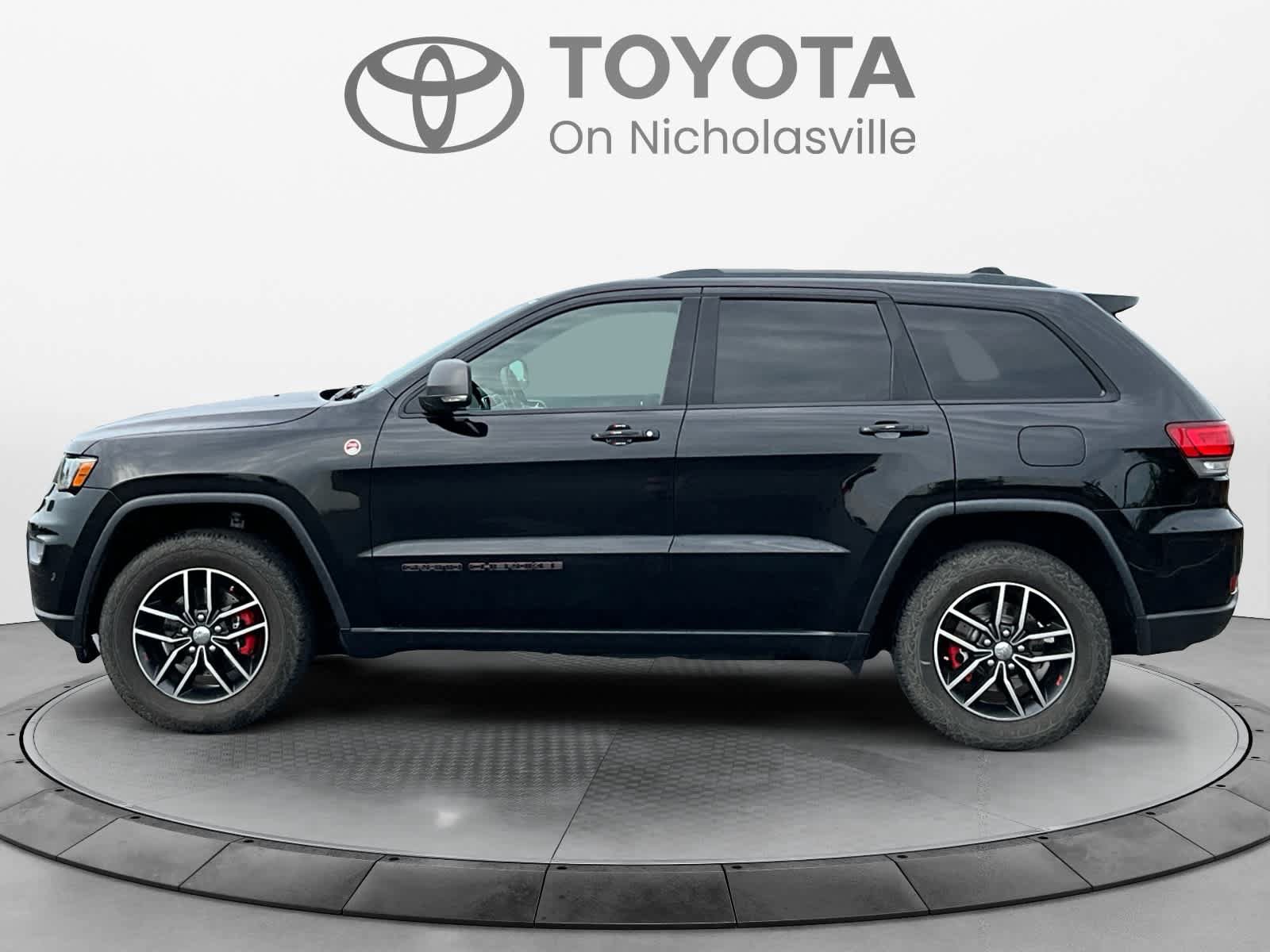 Used 2017 Jeep Grand Cherokee Trailhawk AWD/4WD image 2