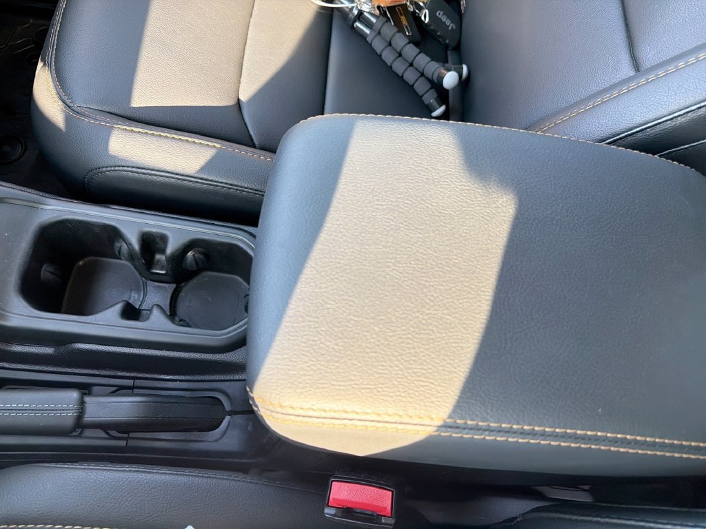 Used 2025 Jeep Gladiator Mojave AWD/4WD image 19