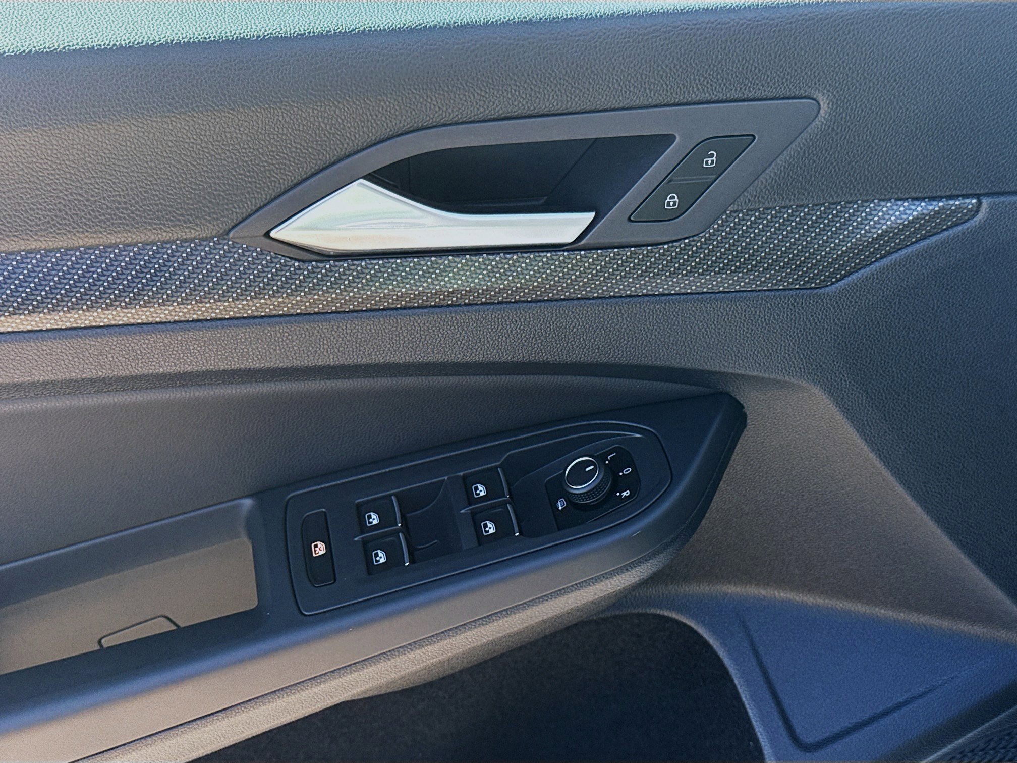 Certified 2023 Volkswagen Golf R image 17