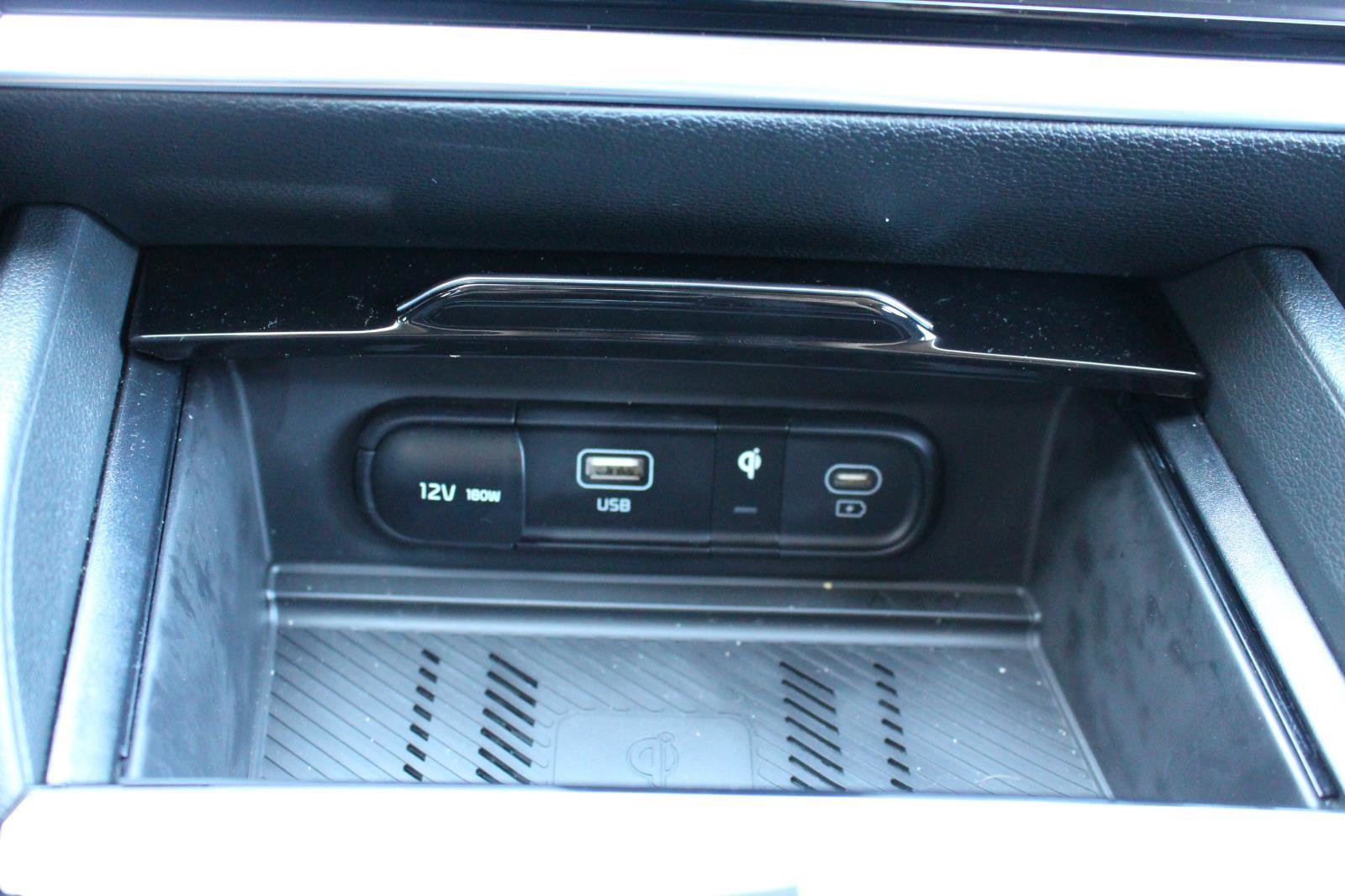 Used 2025 Kia Sportage EX image 24