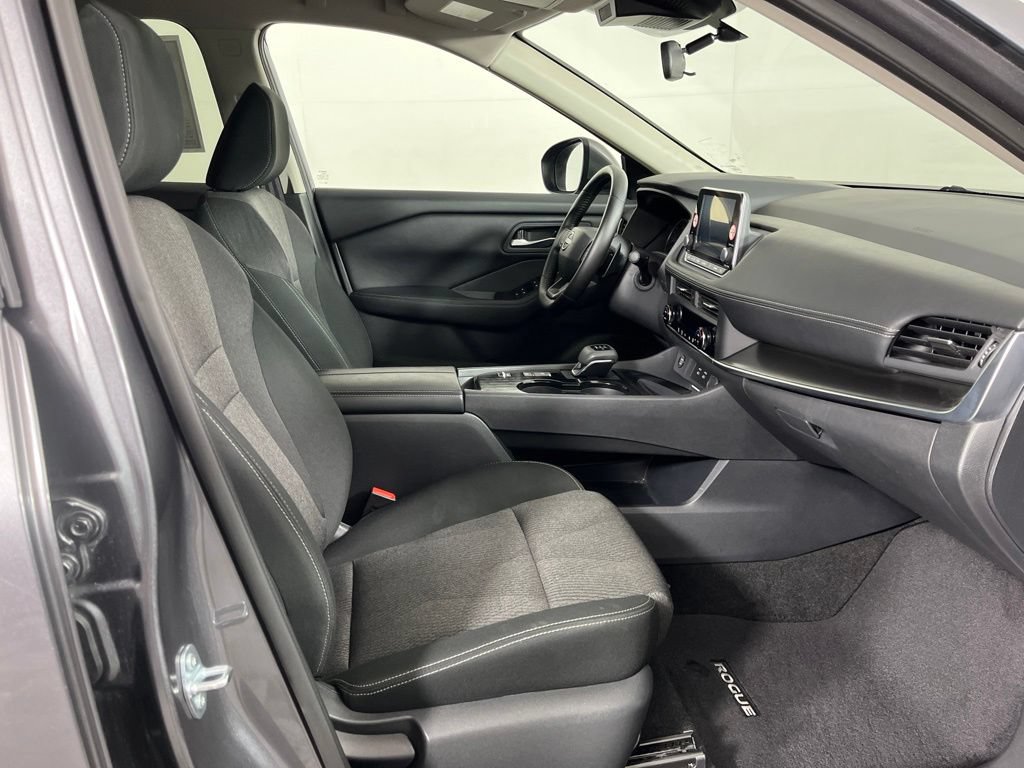 Used 2025 Nissan Rogue SV FWD image 6
