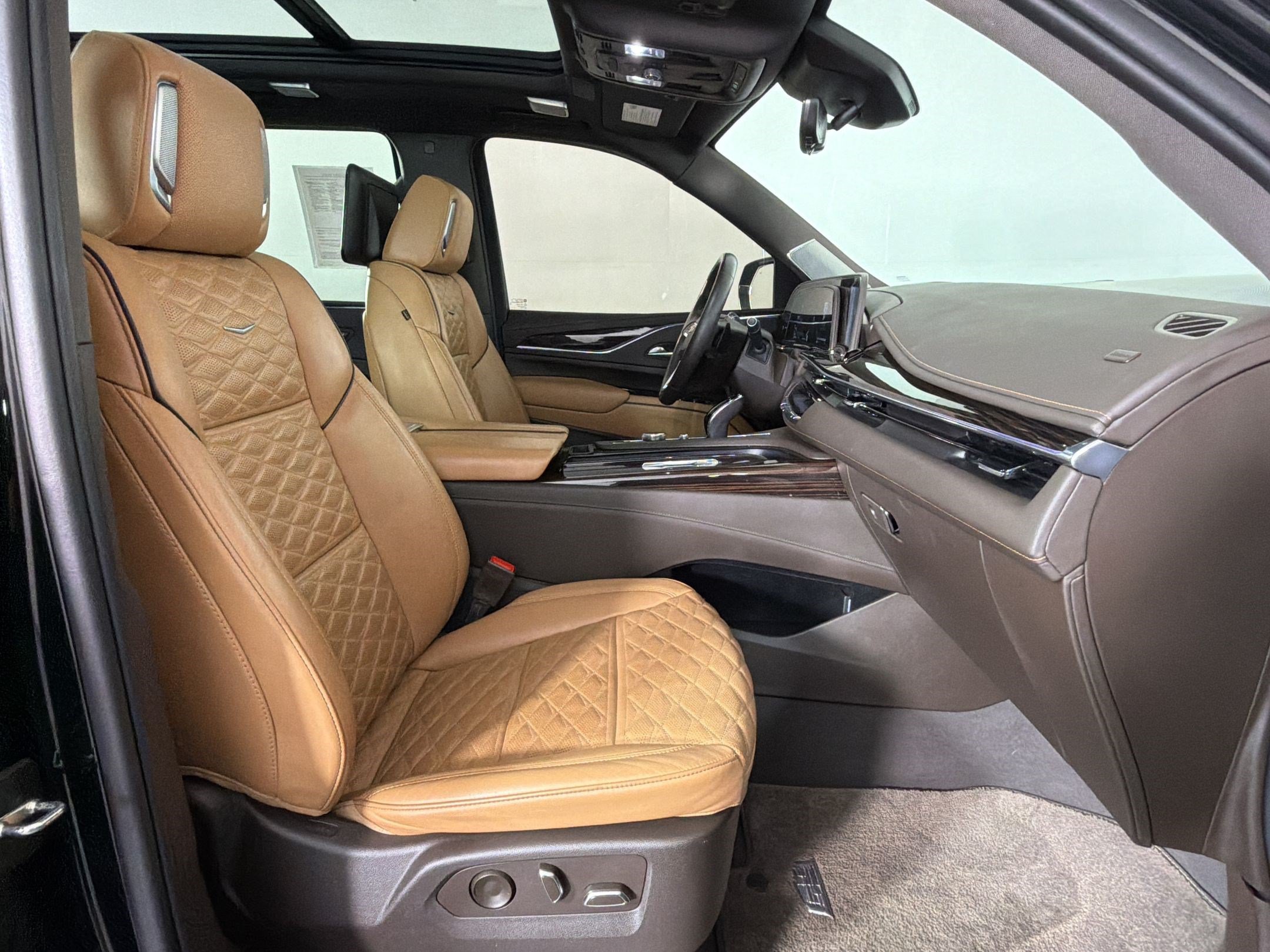 Used 2023 Cadillac Escalade Sport w/ Touring Package RWD image 31