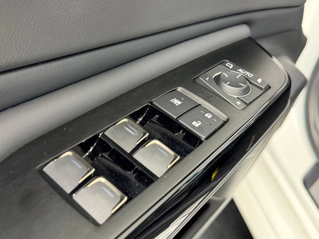 Used 2025 Lexus ES 300h w/ Luxury Package FWD image 21