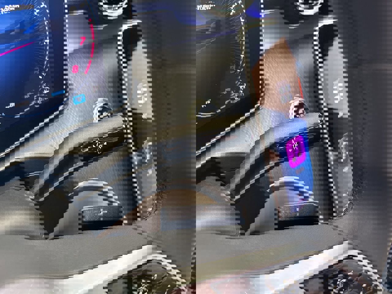 Used 2025 Mercedes-Benz C 300 Sedan image 23