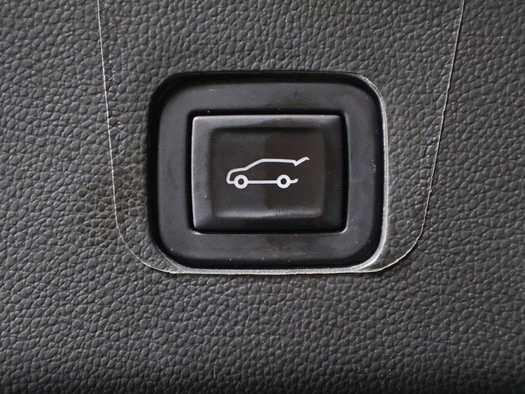 Used 2024 Chevrolet Traverse LT image 17