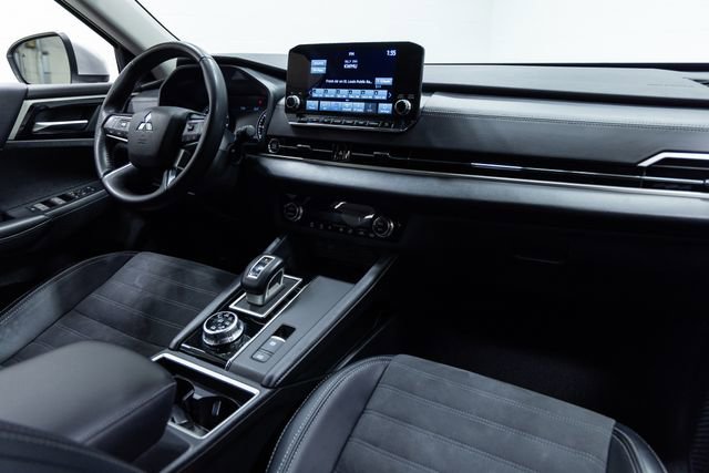 Used 2024 Mitsubishi Outlander image 26