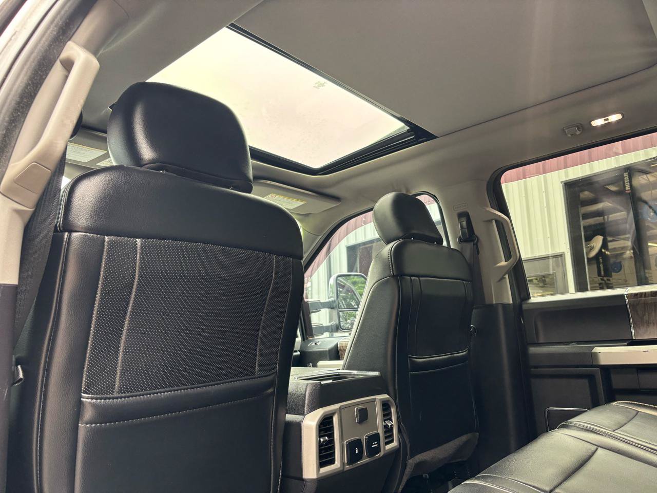 Used 2019 Ford F350 Lariat w/ Lariat Ultimate Package AWD/4WD image 25