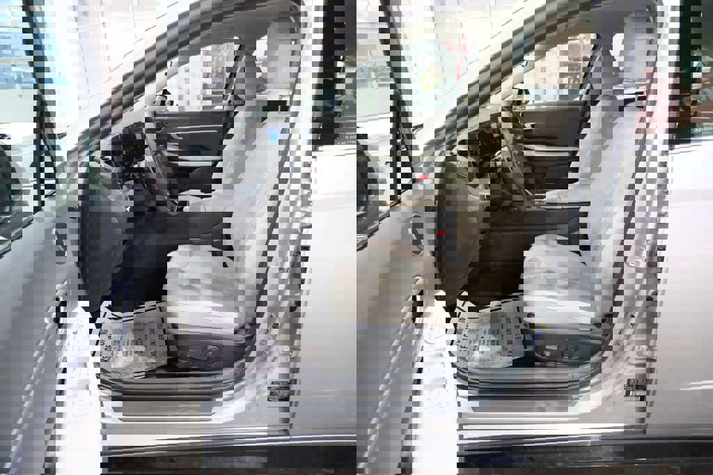 Used 2025 Hyundai Sonata SEL image 16