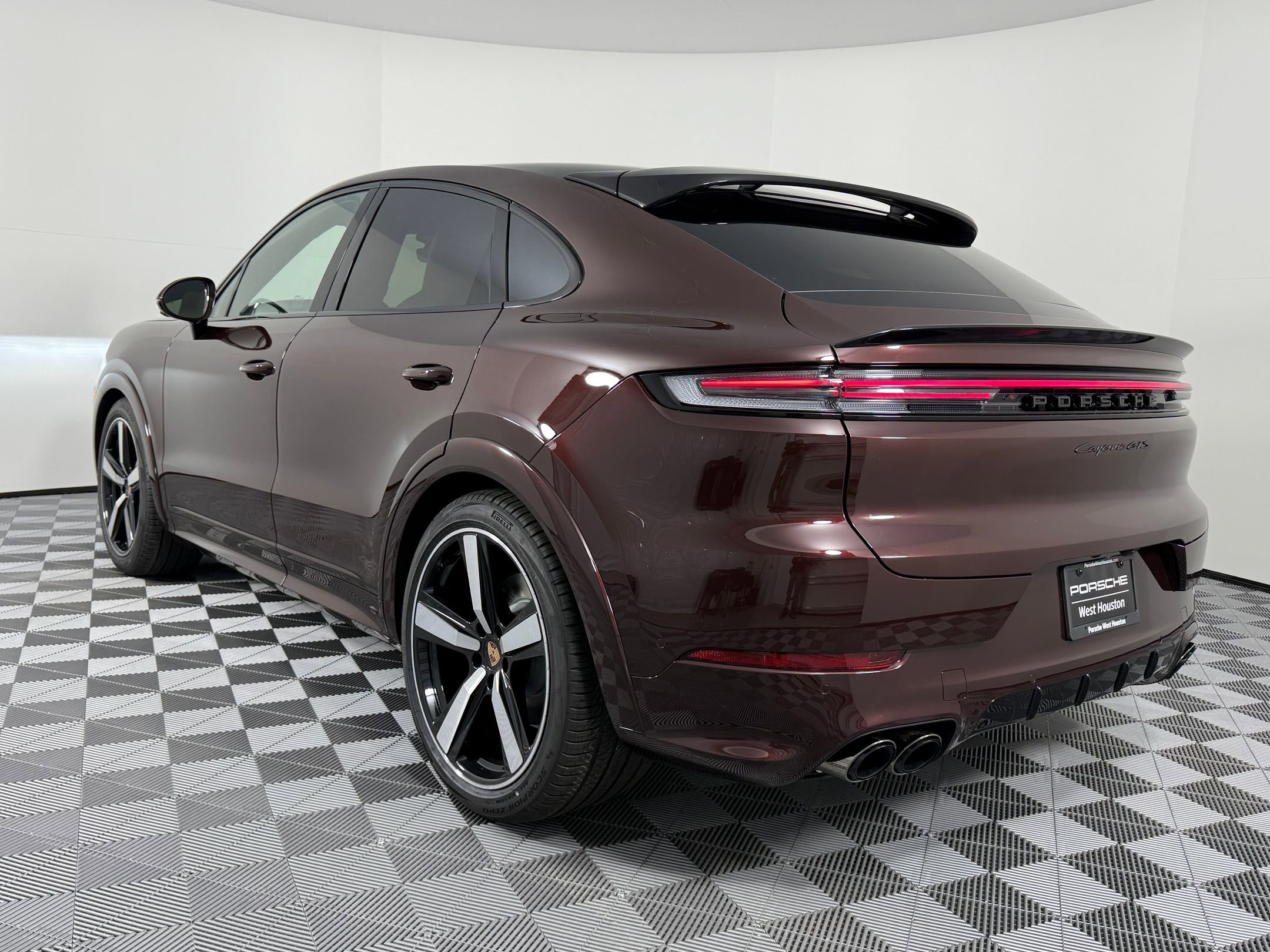 New 2026 Porsche Cayenne GTS image 3