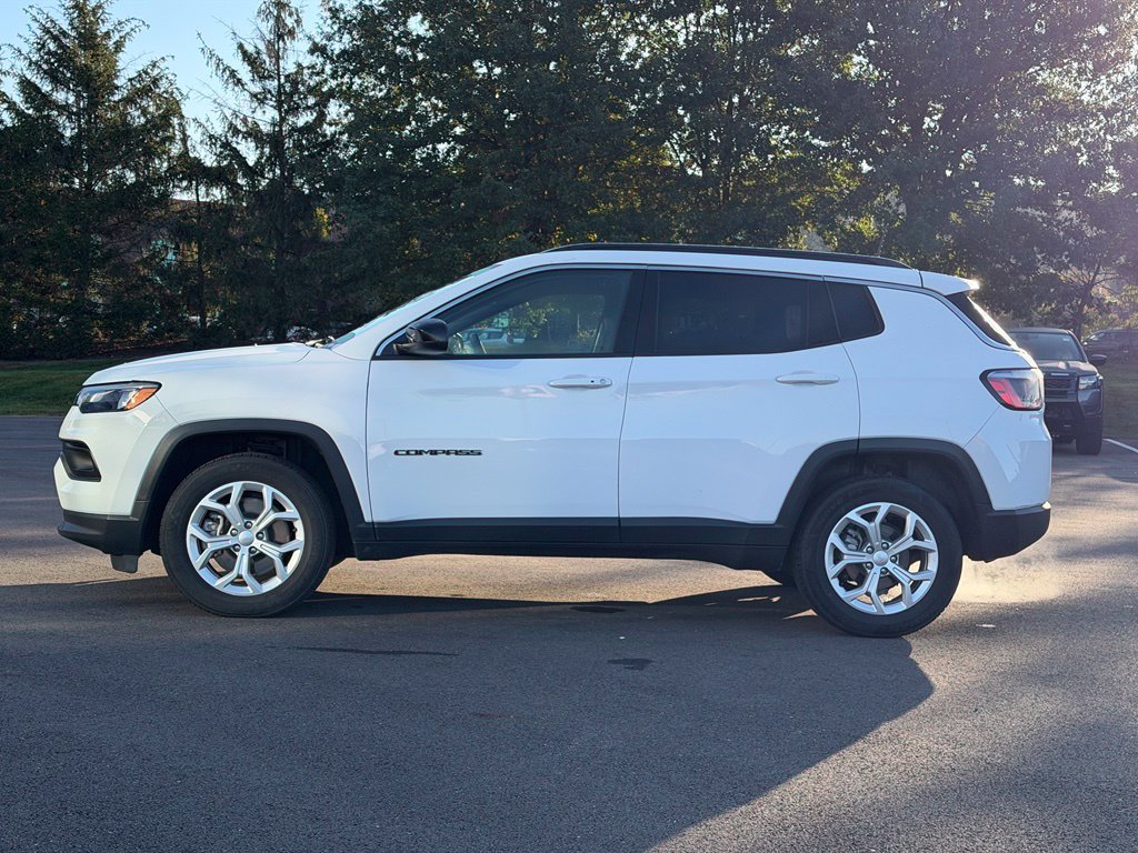 Used 2024 Jeep Compass Latitude AWD/4WD image 3