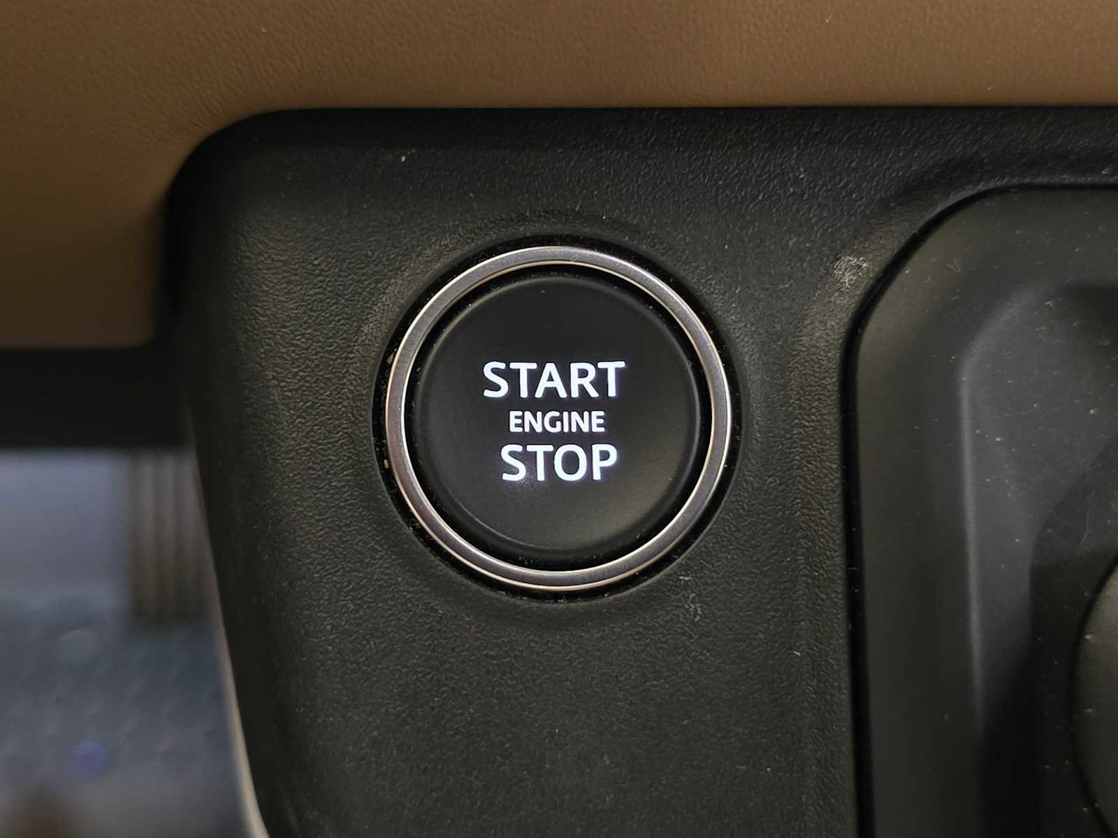 Used 2025 Land Rover Defender 110 X-Dynamic SE AWD/4WD image 35