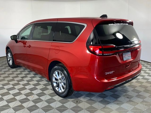 New 2026 Chrysler Pacifica Select AWD/4WD image 5