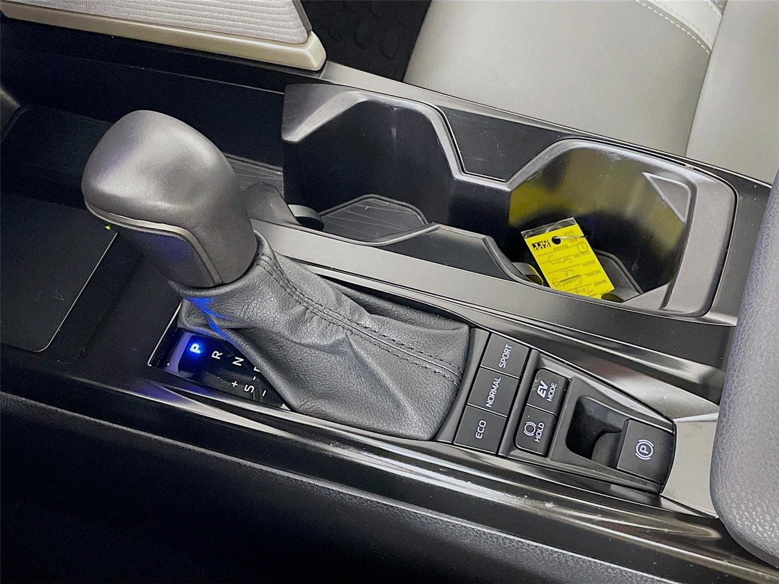 Used 2025 Toyota Camry SE w/ Multimedia Upgrade Package image 19