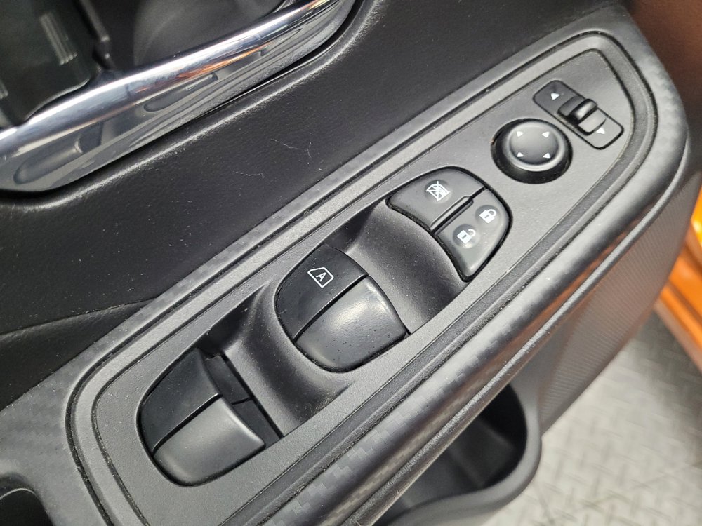 Used 2020 Nissan Versa SV FWD image 27